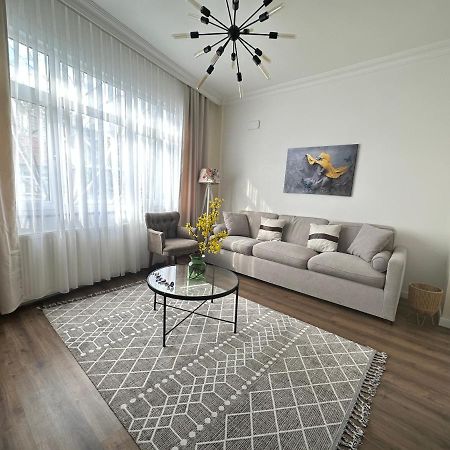 Center Of City In Besiktas 2 Plus 1 With 2 Bathroom And 3 Air Conditioner Istambul Extérieur photo
