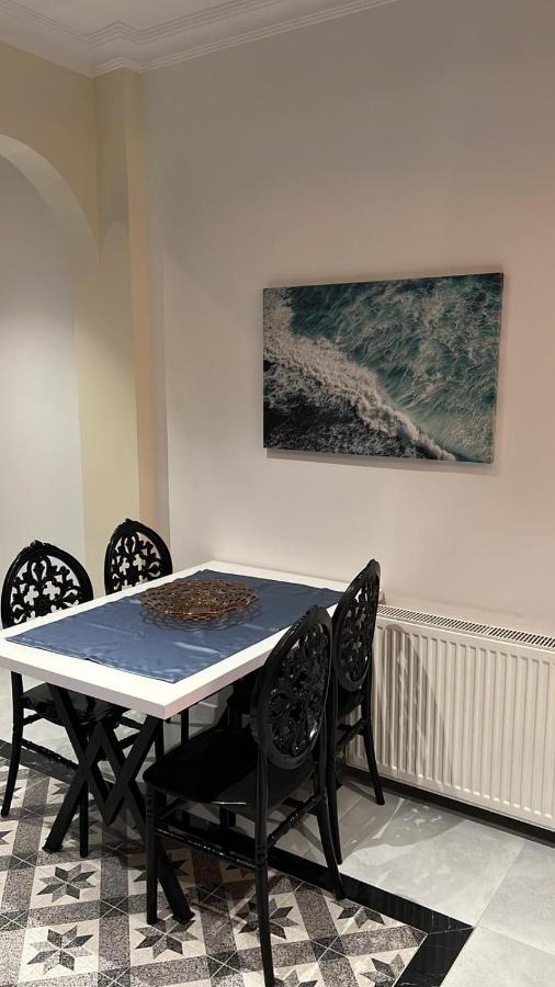 Center Of City In Besiktas 2 Plus 1 With 2 Bathroom And 3 Air Conditioner Istambul Extérieur photo