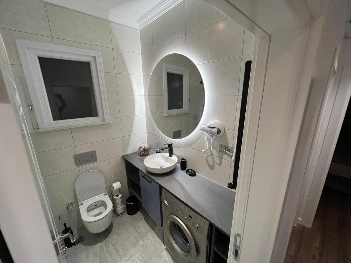 Center Of City In Besiktas 2 Plus 1 With 2 Bathroom And 3 Air Conditioner Istambul Extérieur photo