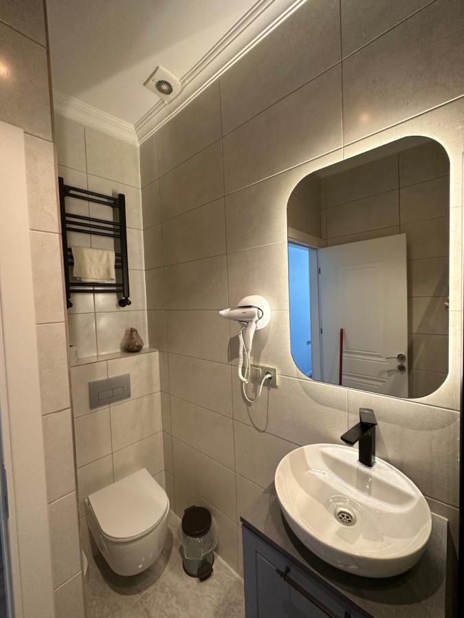 Center Of City In Besiktas 2 Plus 1 With 2 Bathroom And 3 Air Conditioner Istambul Extérieur photo