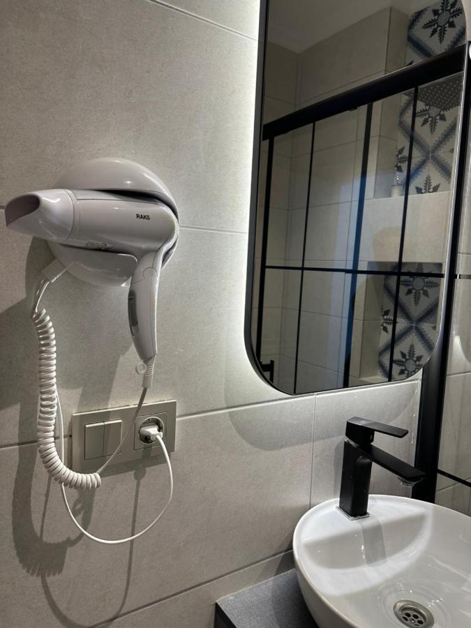 Center Of City In Besiktas 2 Plus 1 With 2 Bathroom And 3 Air Conditioner Istambul Extérieur photo