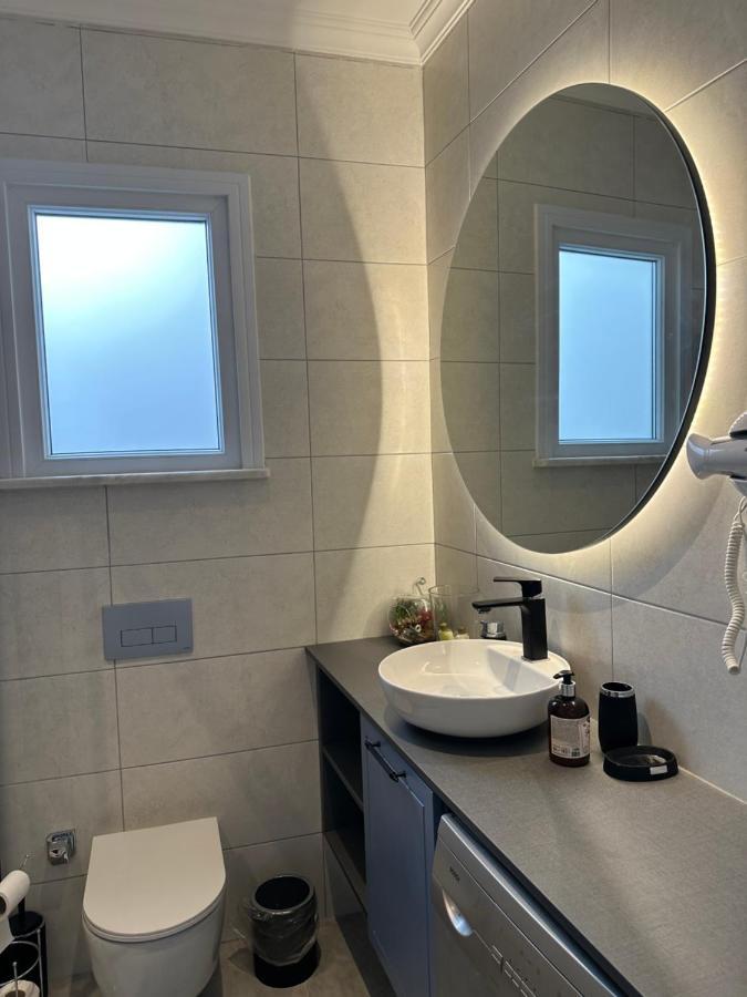 Center Of City In Besiktas 2 Plus 1 With 2 Bathroom And 3 Air Conditioner Istambul Extérieur photo