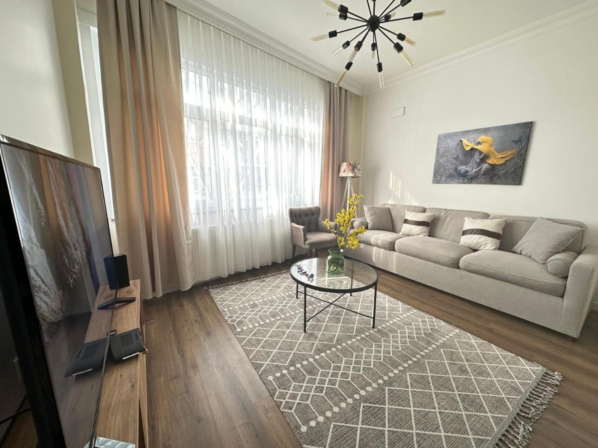 Center Of City In Besiktas 2 Plus 1 With 2 Bathroom And 3 Air Conditioner Istambul Extérieur photo